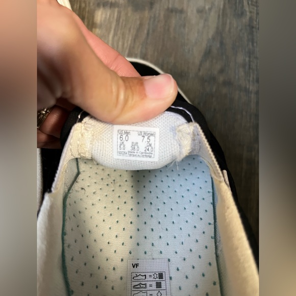 Vans - Picture 7 of 8